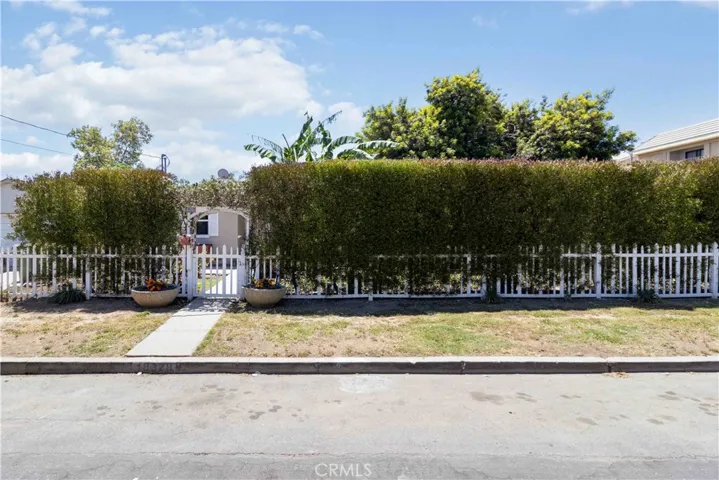 18328 Gresham, Northridge, California 91325