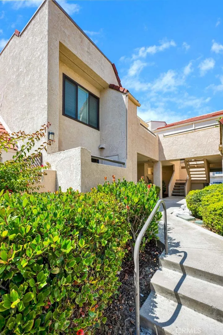 Upper unit with two bedroom and two bathrooms