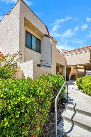 Upper unit with two bedroom and two bathrooms