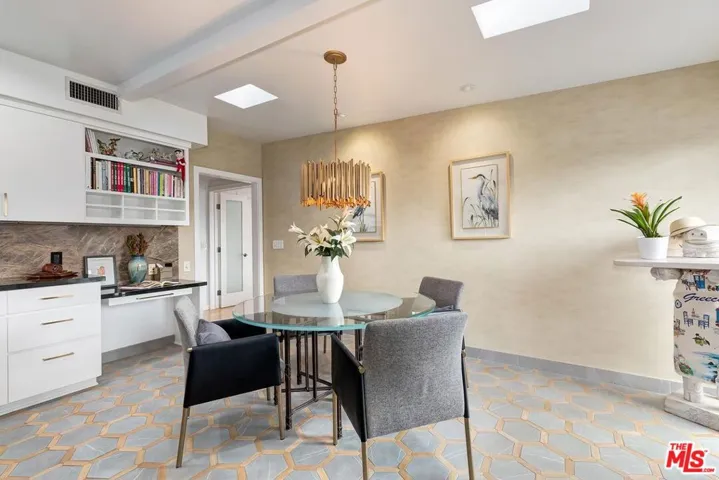 1334 Charmel Place, Pacific Palisades, California 90272