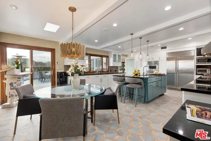 1334 Charmel Place, Pacific Palisades, California 90272