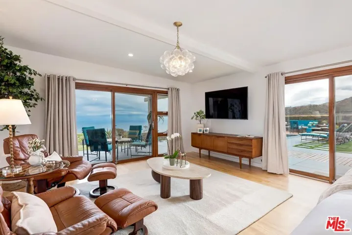 1334 Charmel Place, Pacific Palisades, California 90272