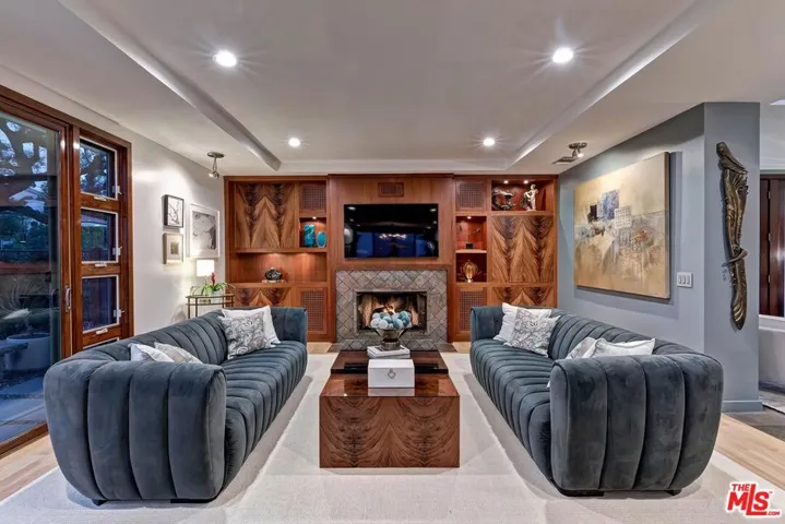 1334 Charmel Place, Pacific Palisades, California 90272
