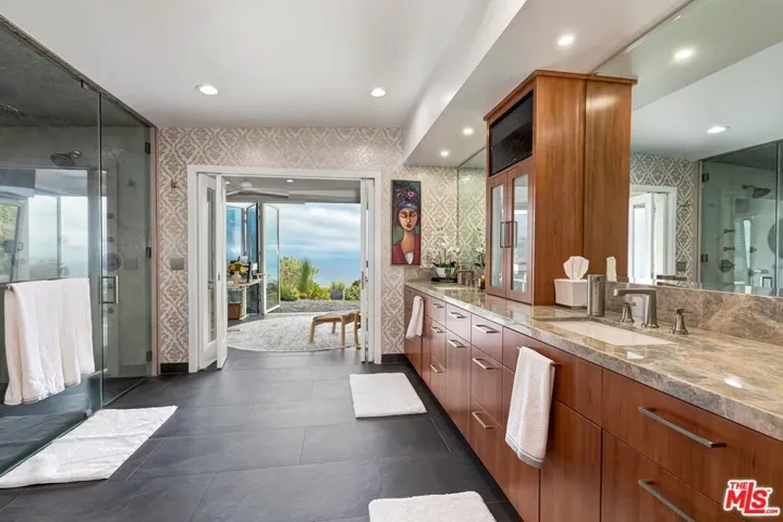 1334 Charmel Place, Pacific Palisades, California 90272