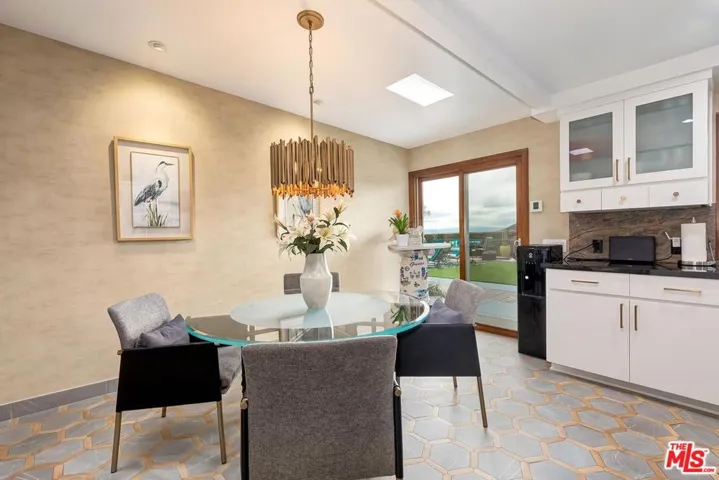 1334 Charmel Place, Pacific Palisades, California 90272