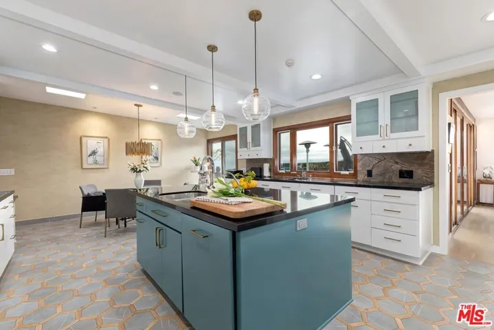 1334 Charmel Place, Pacific Palisades, California 90272