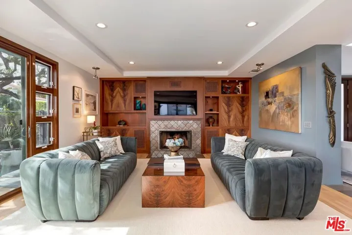 1334 Charmel Place, Pacific Palisades, California 90272