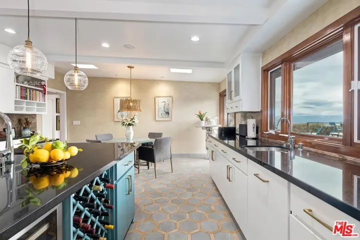 1334 Charmel Place, Pacific Palisades, California 90272