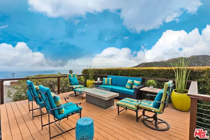 1334 Charmel Place, Pacific Palisades, California 90272