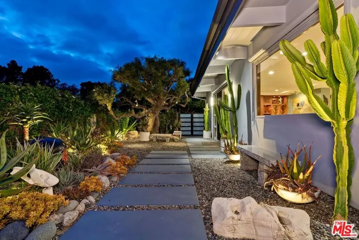 1334 Charmel Place, Pacific Palisades, California 90272