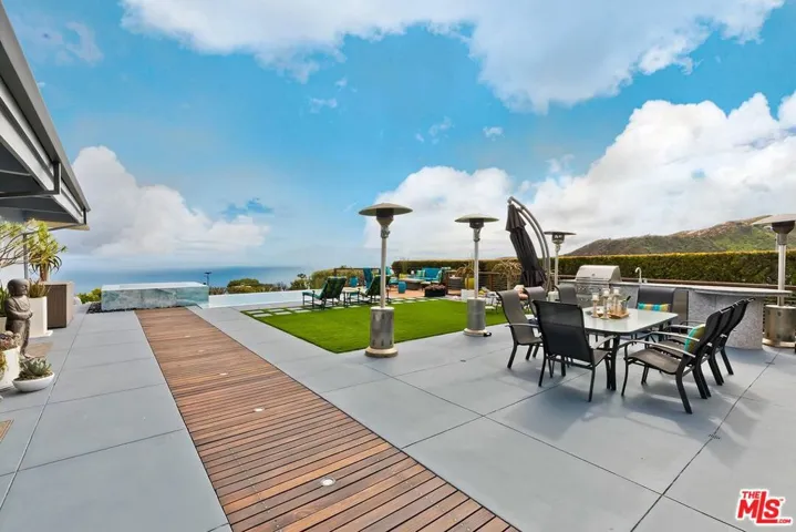 1334 Charmel Place, Pacific Palisades, California 90272