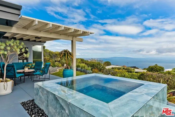 1334 Charmel Place, Pacific Palisades, California 90272