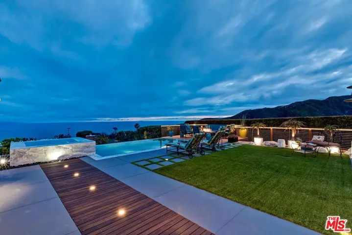 1334 Charmel Place, Pacific Palisades, California 90272