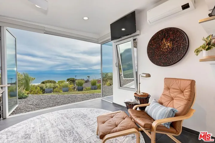 1334 Charmel Place, Pacific Palisades, California 90272