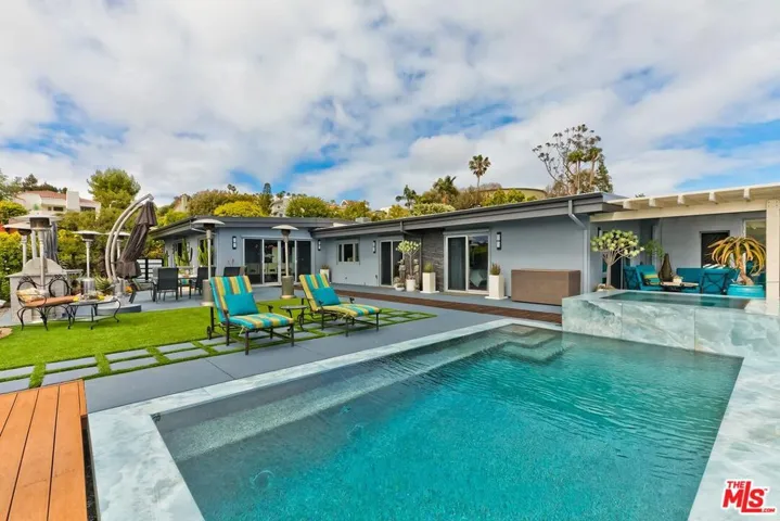 1334 Charmel Place, Pacific Palisades, California 90272