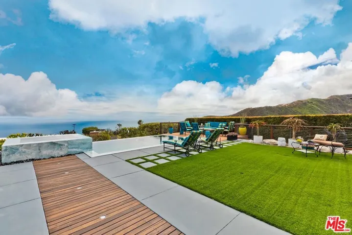 1334 Charmel Place, Pacific Palisades, California 90272