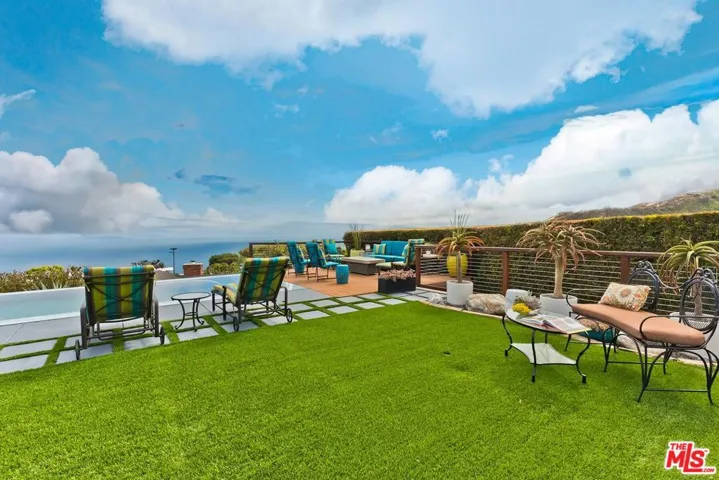 1334 Charmel Place, Pacific Palisades, California 90272