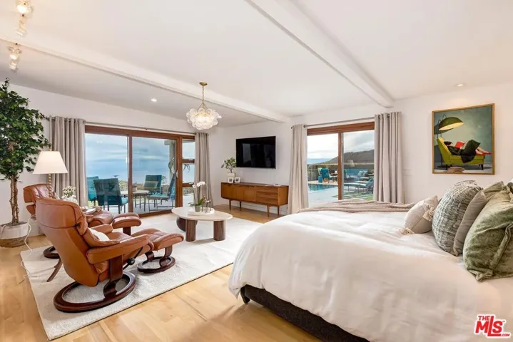 1334 Charmel Place, Pacific Palisades, California 90272
