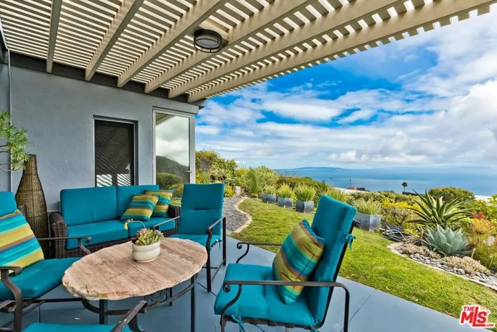 1334 Charmel Place, Pacific Palisades, California 90272