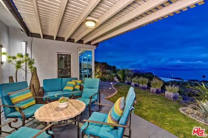 1334 Charmel Place, Pacific Palisades, California 90272