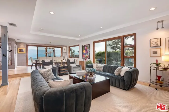 1334 Charmel Place, Pacific Palisades, California 90272