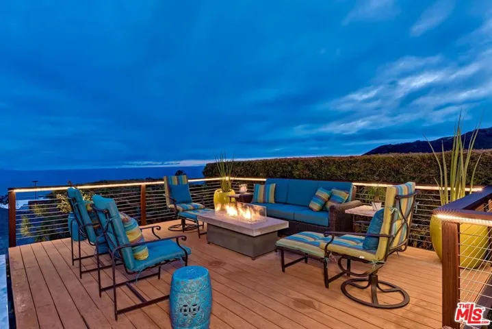 1334 Charmel Place, Pacific Palisades, California 90272
