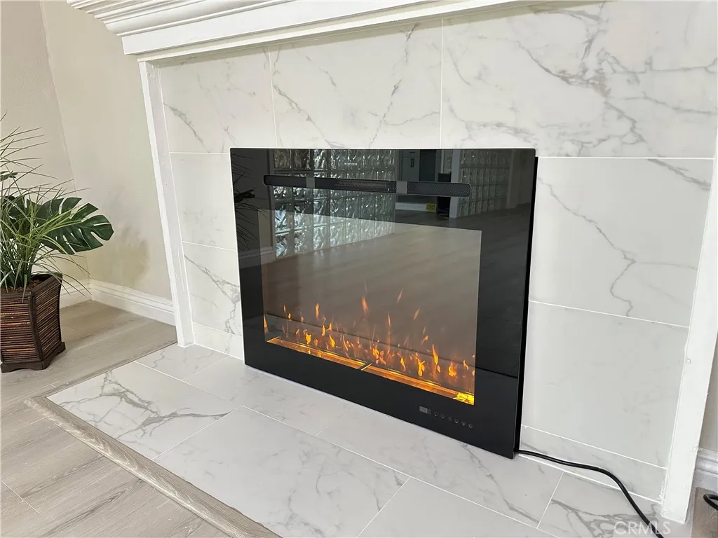 Electric Fireplace w/crystal flame, HEATER, crackling sound