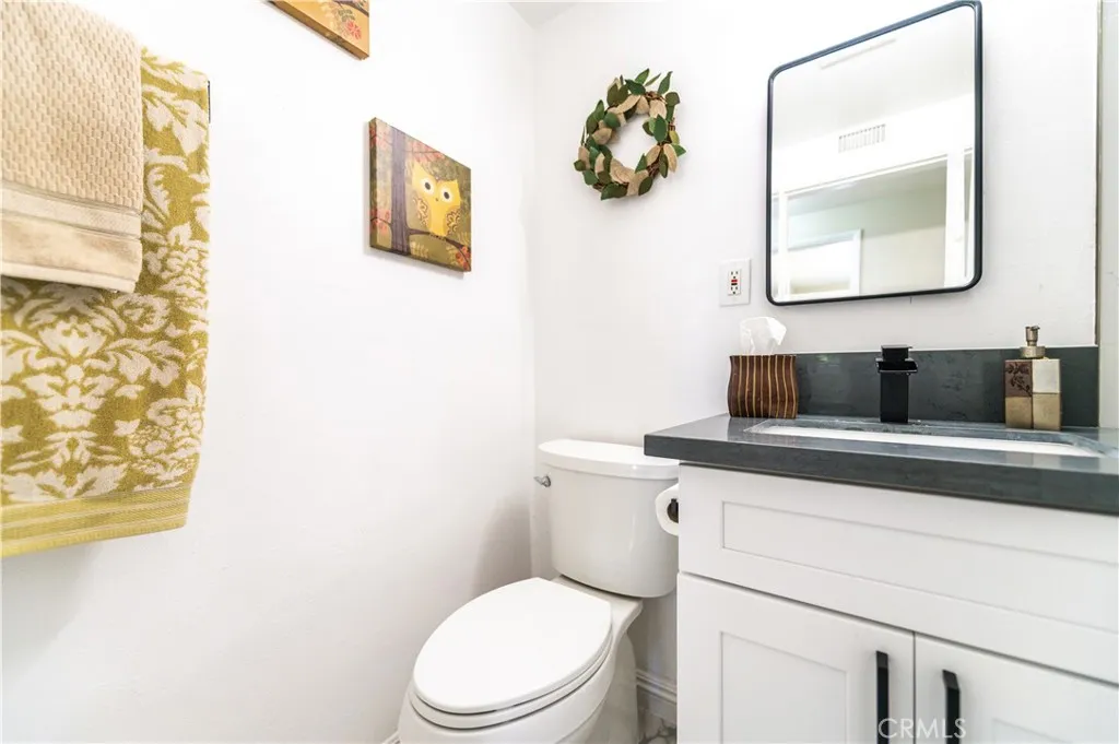 Bathroom 1 (downstairs) - moisture control exhaust fan