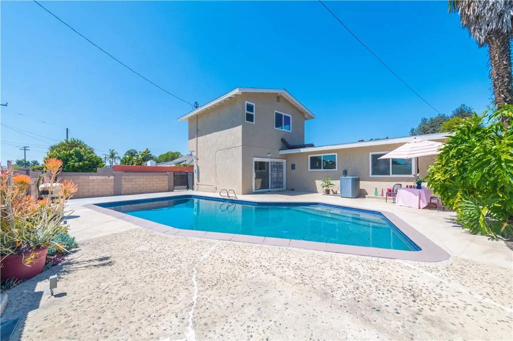 Sparkling swimming pool- newer filter, skimmer, and pebble-tec finish.