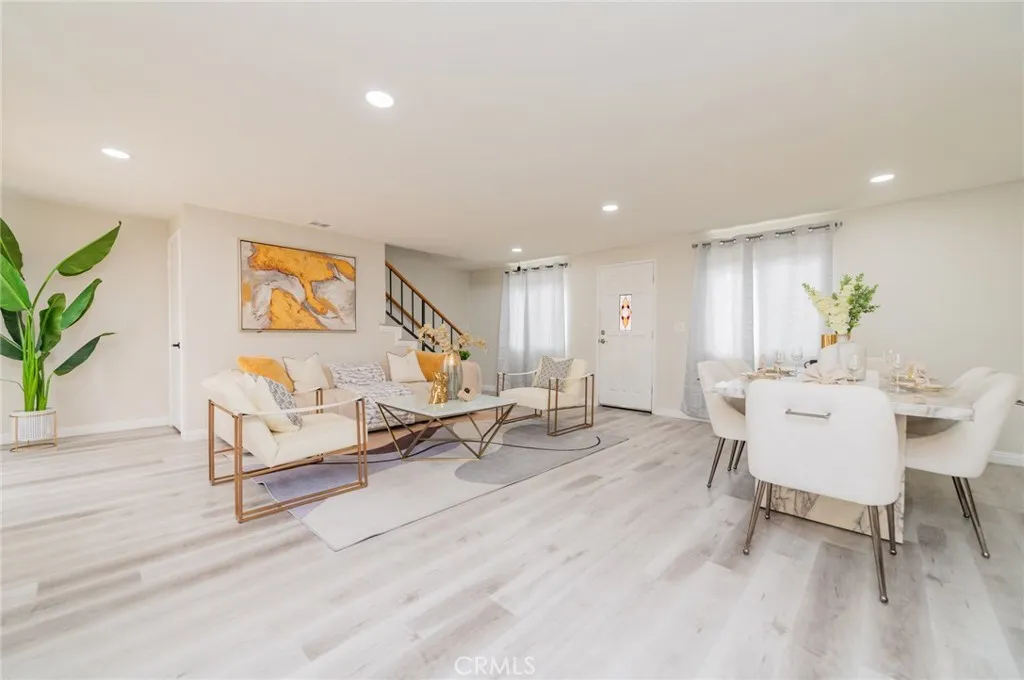Family Room- dimmable recessed light