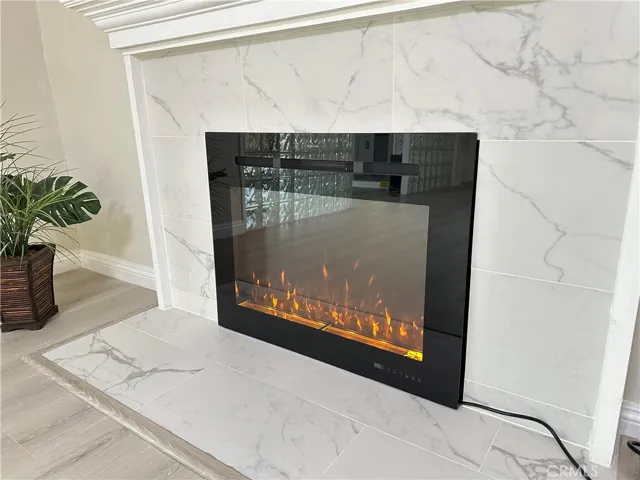Electric Fireplace w/crystal flame, HEATER, crackling sound