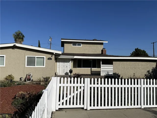 newly installed vinyl fence for front yard
