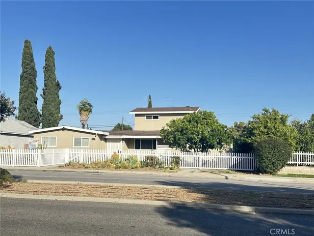 wide frontage- plenty parkings on street (anytime day and night)