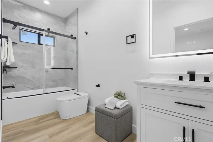 SFR 2ND BEDROOM BATHROOM