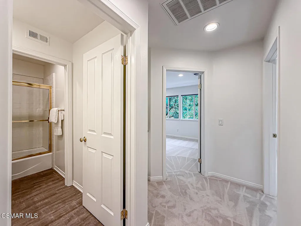 hShared Bath1