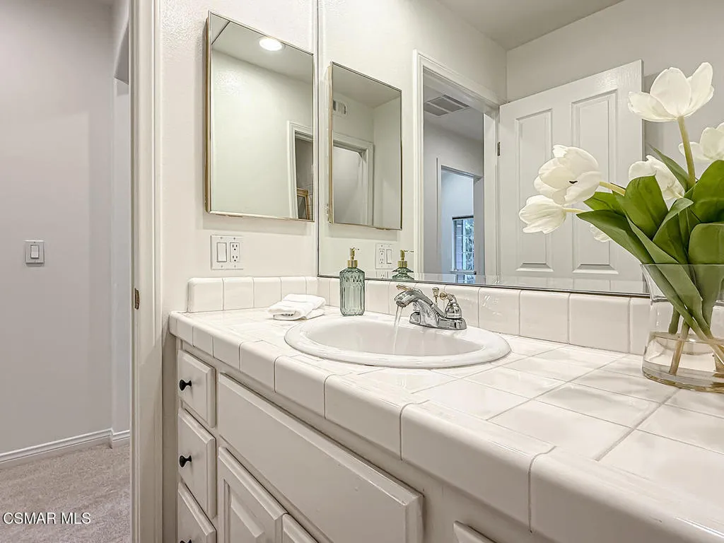 hShared Bath3