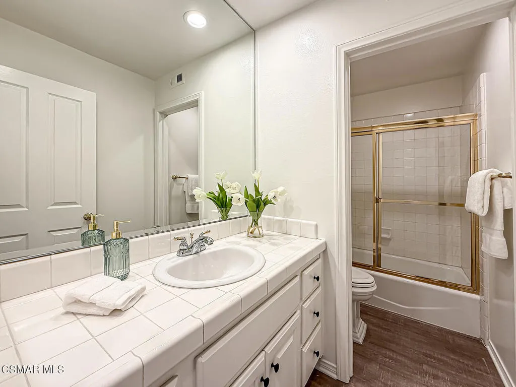 hShared Bath2