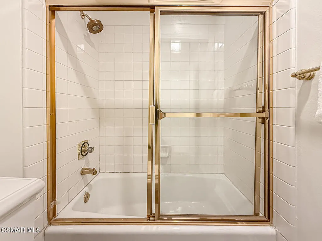 hShared Bath4