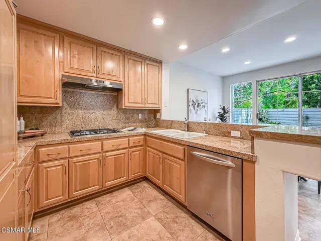 cFamily and Kitchen12