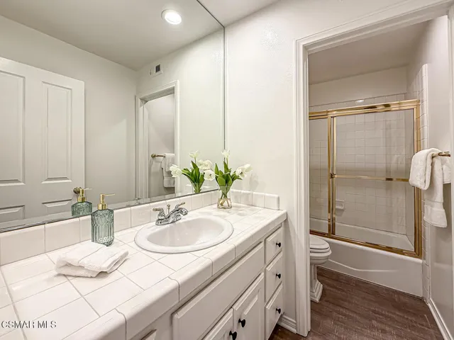 hShared Bath2