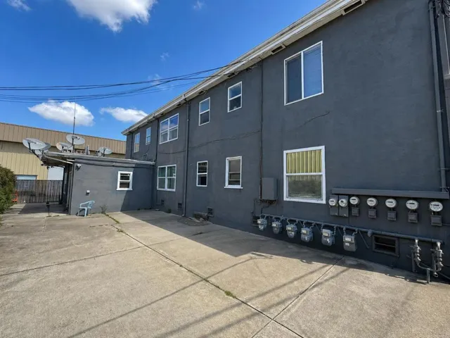 825 San Leandro Boulevard, San Leandro, California 94577