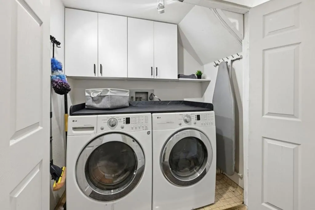 Laundry area on bottom floor, off hallway. Laundry area on bottom floor, off hallway.