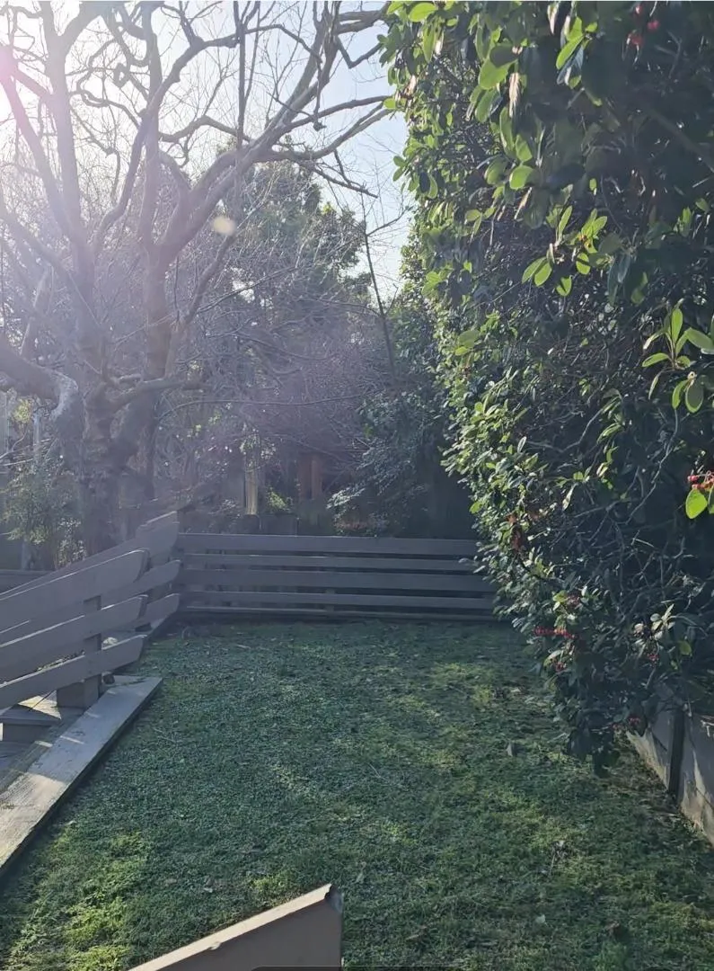 Additional grassy area in Tot Lot. Great for relaxing or private picnics. Additional grassy area in Tot Lot. Great for relaxing or private picnics.