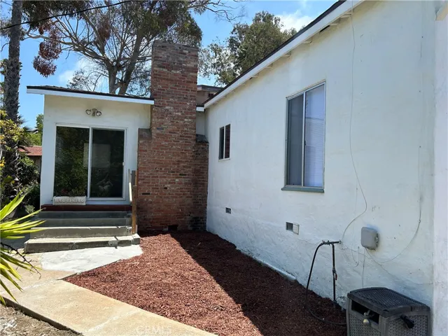 Side enterance.