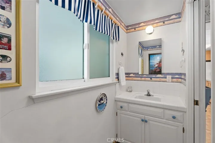 I/2 bath right next to the kitchen.