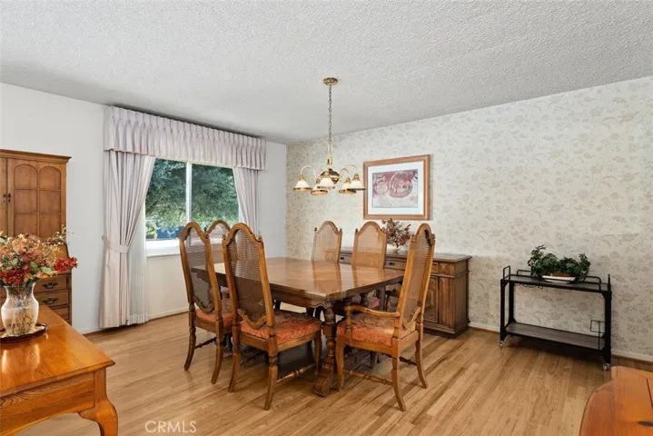 A lovely room to dine together.