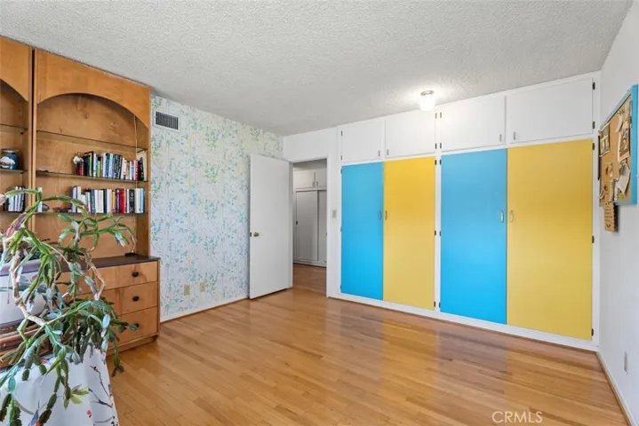 Bedroom 2 has colorful closet doors as well :)