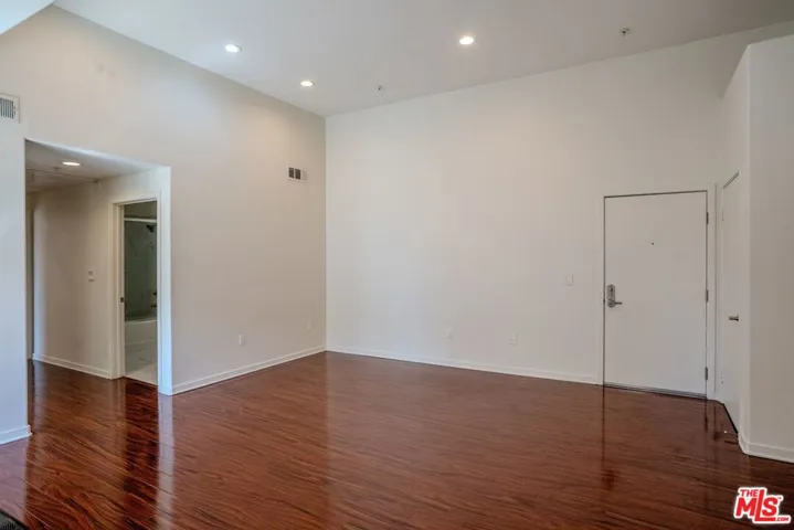 12132 Hart Street 301, North Hollywood, California 91605