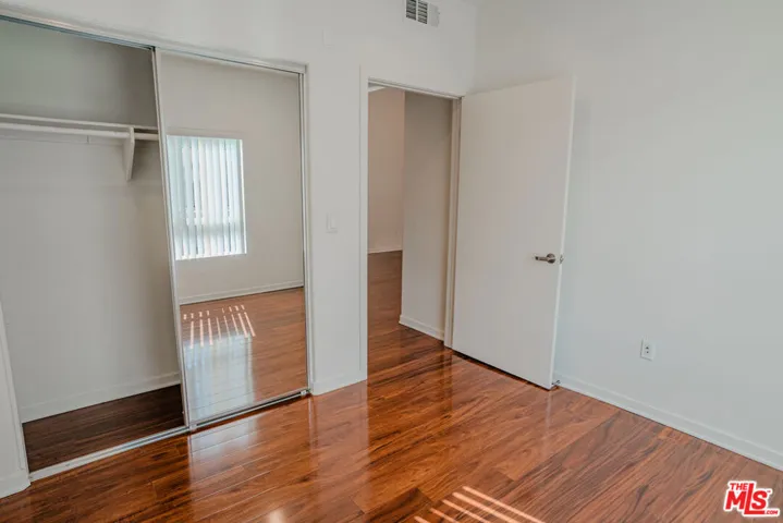 12132 Hart Street 301, North Hollywood, California 91605