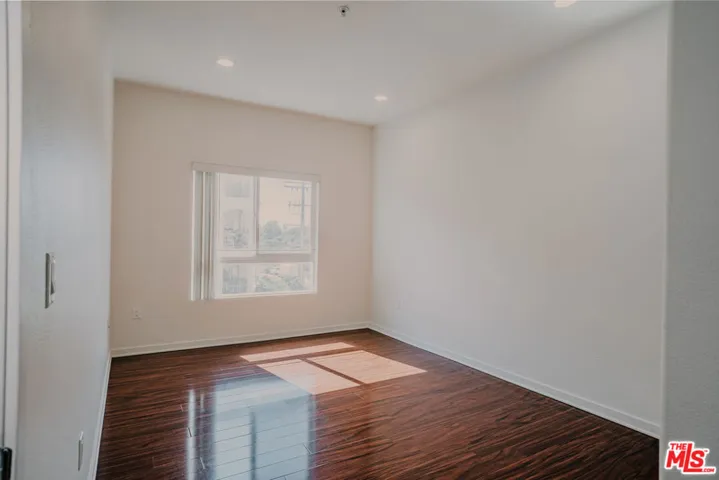 12132 Hart Street 301, North Hollywood, California 91605